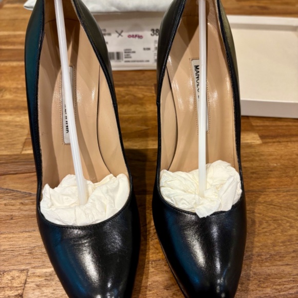 Manolo Blahnik Classic Black Pumps – 115mm Heel